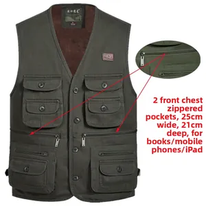 Vue détaillée des grandes poches zippées fonctionnelles sur un gilet en coton vert