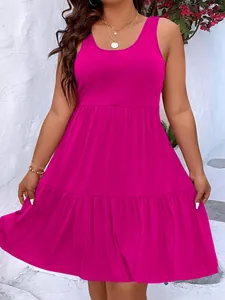 Robe midi à volants sans manches fuchsia grande taille, style d'été décontracté.