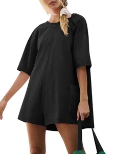 Lässiger schwarzer Kurzarm-Jumpsuit mit lockerer Passform und funktioneller Seitentasche.
