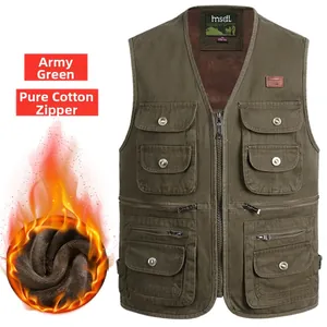 Détail du gilet en coton vert armée doublé de polaire avec plusieurs poches pour hommes