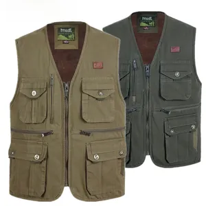 Vue détaillée de la veste tactique en coton multi-poches avec doublure polaire chaude pour hommes