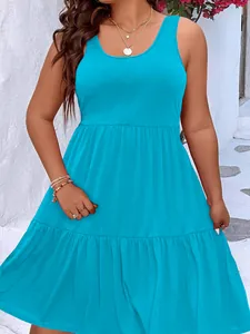 Élégante robe midi sans manches à volants grande taille bleue pour sorties d'été