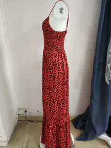 Elegantes Maxikleid mit Leopardenmuster, rückenfrei, gesmoktes Oberteil an der Puppe