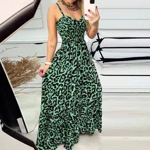Elegantes grünes Maxikleid mit Leopardenmuster, Spaghettiträgern und hohem Taillendesign