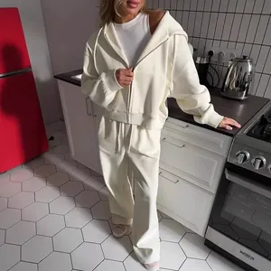 Ensemble de survêtement crème chic pour femme avec sweat à capuche et pantalon large