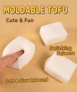 Detailansicht des weichen weißen Tofu Squishy Spielzeugs mit langsamer Rückfederung