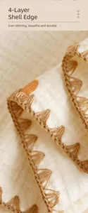 Gros plan de la couverture en mousseline 4 couches avec bordure en coquille