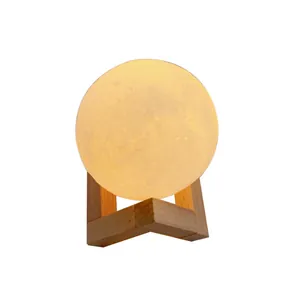 Lámpara de luna 3D creativa con soporte de madera y luz cálida para decorar cuartos