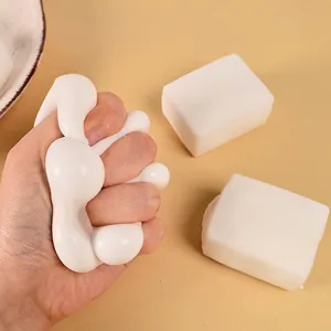 Simuliertes Tofu-Quetschspielzeug zum Stressabbau mit weichem, langsam rückfederndem Material