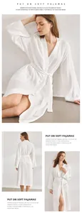 Detail van een witte badjas van dubbellaags gaas voor dames in een zachte setting