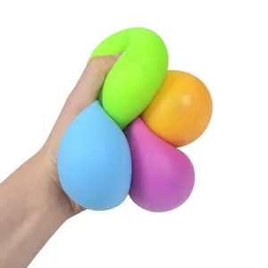 Weicher bunter TPR-Stressball mit Mehlfüllung für einen langsamen Rückpralleffekt