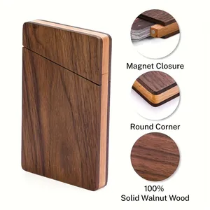 Vista dettagliata del porta biglietti da visita in legno di noce con chiusura magnetica