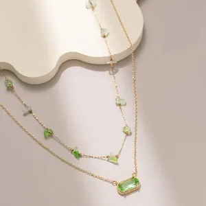 Elegante collana a strati placcata oro 18 carats con pietra preziosa verde ovale