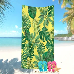 Telo mare in microfibra con stampa tropicale di foglie di monstera per vacanze al mare