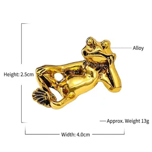 Detailed view of a golden alloy frog brooch pin with 4cm width and 2.5cm height measurements.