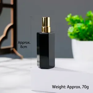Schwarze sechseckige Kristall-Parfümflasche für ätherische Öle mit Goldpumpe 8cm hoch