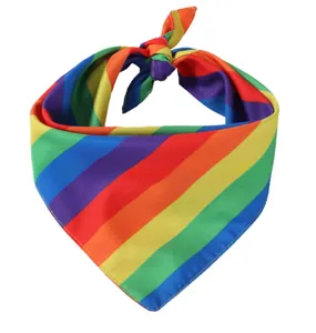 Lebhafter quadratischer Schal aus Polyester mit Regenbogenstreifen und Knoten Detail