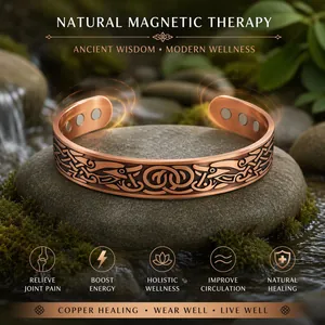 Dettaglio del bracciale per magnetoterapia in rame celtico su pietra naturale