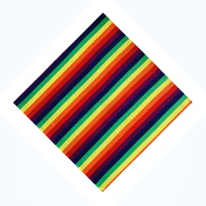 Quadratisches Bandana mit lebhaften Regenbogenstreifen für Outdoor- und Hip-Hop-Mode