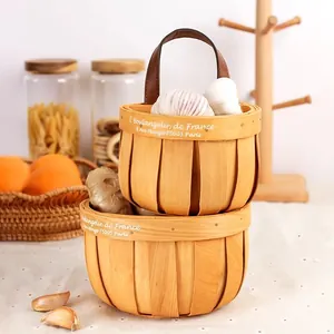 Geflochtene Holzkörbe für Ingwer und Knoblauch mit französischem Aufdruck und Griffen.