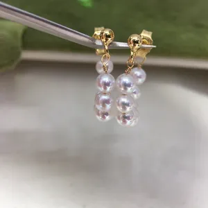 Exquisite Nahaufnahme der Trauben-Ohrstecker aus feinen natürlichen Süßwasserperlen