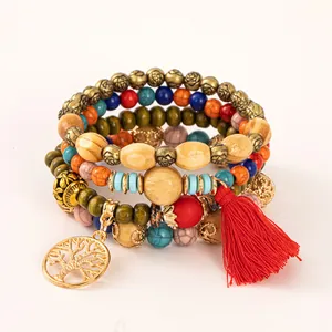 Bracelet bohème multicouche avec perles en bois, gland rouge et pendentif Arbre de Vie.