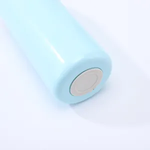 Close-up detail of the non-slip silicone bottom on a light blue stainless steel vacuum mug