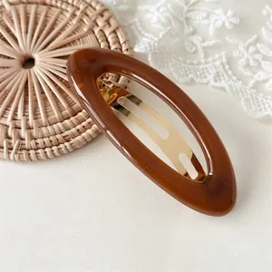 Elegante gelei bruine ovale haarclip voor verfijnde dameskapsels en haarstyling accessoires