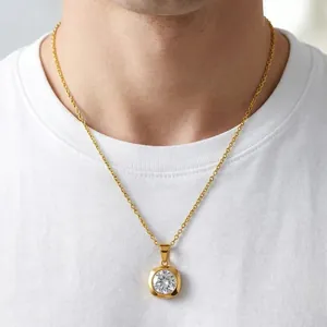 Collier en acier inoxydable doré avec pendentif zircon blanc géométrique pour hommes