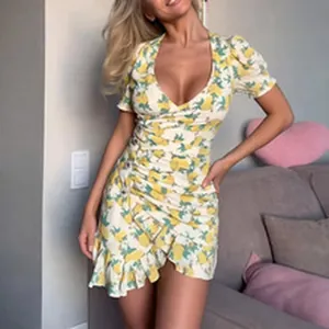 Elegant V-neck floral puff sleeve dress with ruched waist and ruffle hem for summer.