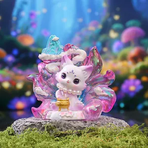 Figurine féerique de renard à neuf queues avec queues irisées et finition nacrée