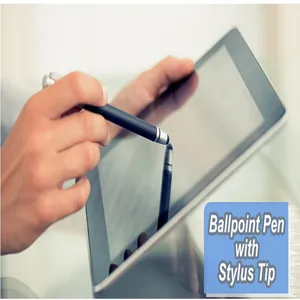Dettaglio di una penna a sfera nera con punta stilo utilizzata sullo schermo di un tablet
