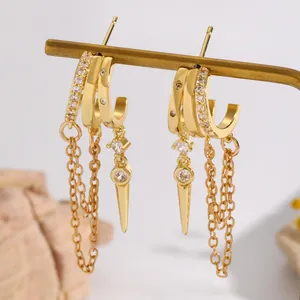 Goldene mehrlagige Creolen mit CZ-Pavé und hängender Kettquaste mit Nietenhänger