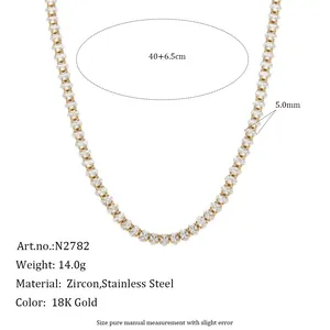 Vue détaillée du collier en acier inoxydable doré 18K avec zircons et dimensions