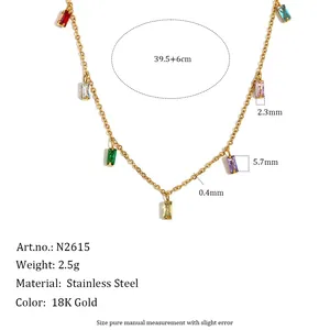 Détail d'un collier en zircon coloré avec dimensions, poids et matériau en or 18 carats.