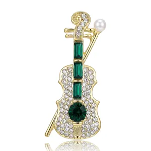 Elegante Spilla a Violino in Lega Con Micro Pavé di Strass e Perla Artificial Sintetica Spilla a Strumento Musicale per Donna Accessorio per Abito Gioielli di Lusso