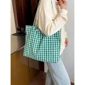 Grande borsa tote in tela a quadretti verdi per la scuola e il lavoro con design moderno