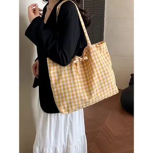 Borsa tote grande in tela a quadretti gialli per pendolarismo e viaggi