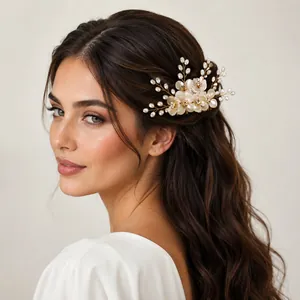 Peigne à cheveux de mariée élégant avec fleurs en acrylique et perles faites main