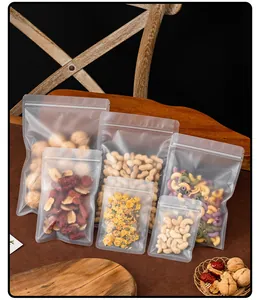 Detailansicht mattierter, wiederverschließbarer Lebensmittelbeutel für Snacks und Nüsse
