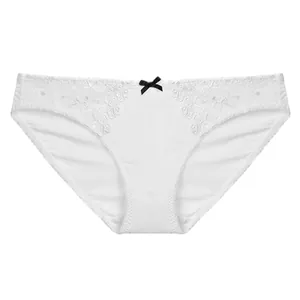 Élégante culotte blanche taille basse pour femme avec broderie dentelle et nœud noir
