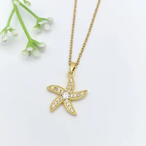 Elegante collana a forma di stella marina dorata con ciondolo in zirconi brillanti