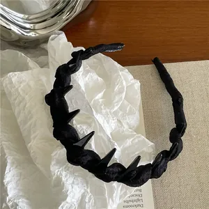 Cerchietto in tessuto a rete nero con denti antiscivolo per lo styling dei capelli