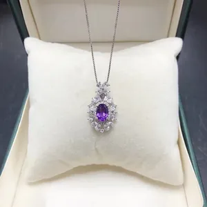 Pendentif en améthyste violette ovale naturelle en argent massif avec halo de cristaux