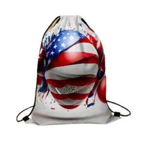 Dettaglio della borsa a coulisse impermeabile con bandiera USA per l'Indipendenza.
