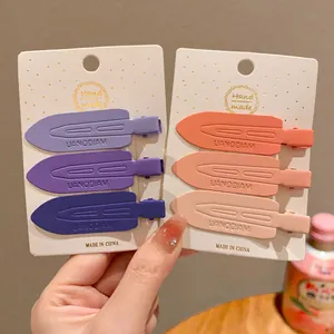 Close-up showing matte non-trace duckbill hair clips in purple and coral pink sets.