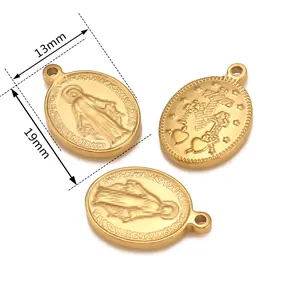 Detailansicht mit 19 mm x 13 mm Größenangaben für diesen goldenen ovalen Vintage-Anhänger