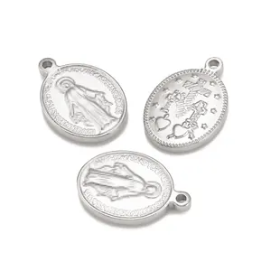 Detailansicht der ovalen Edelstahl-Anhänger mit religiöser Wundertätiger Medaille-Gravur