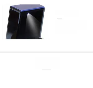 Détail du projecteur LED interne dans une boîte à bijoux carrée en PU pour bagues