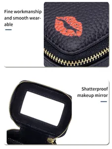 Detailaufnahme der Lippenstift-Tasche aus Leder mit Lippendruck und Spiegel